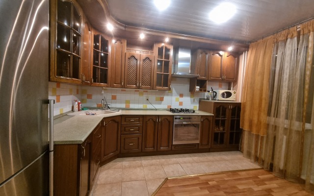 Apartamenty Uyutnaya 3komnatnaya Kvartira Na Pozharnoy
