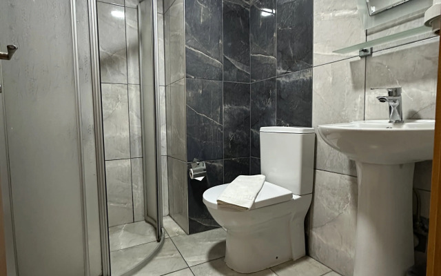 Отель Tree House