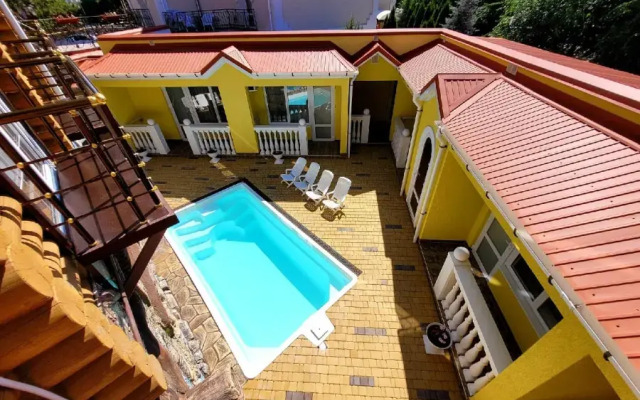 Отель Роман