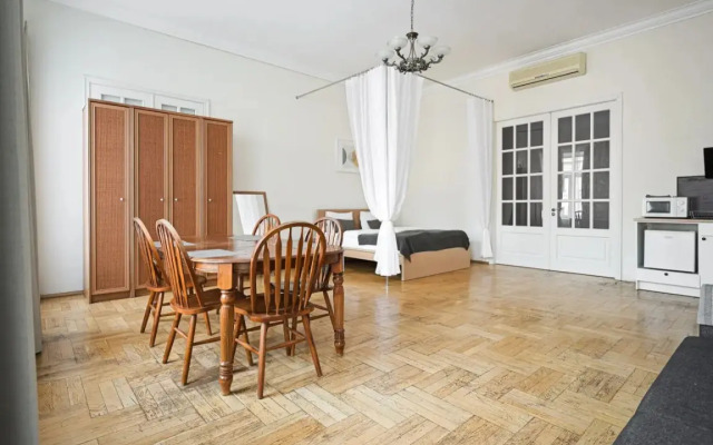 1912 U Anichkova Mosta №1 Apartments