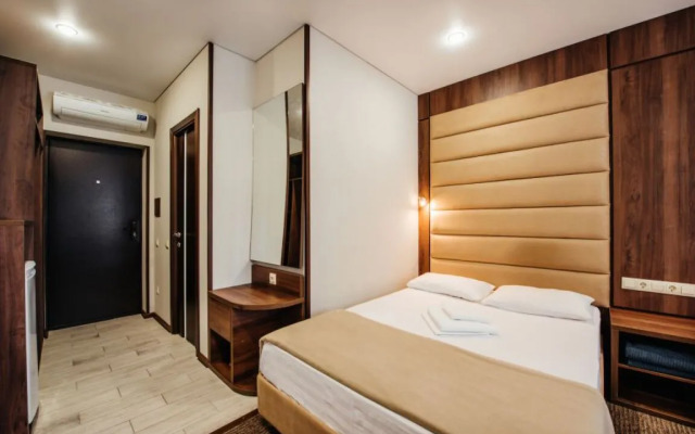 Peak Season 2 Apartments