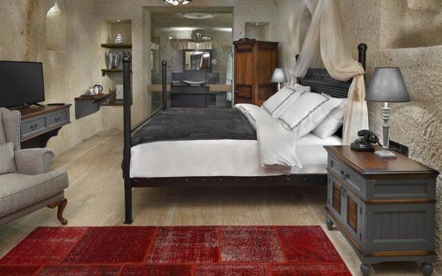 Seraphim Cave Suites & Spa Hotel