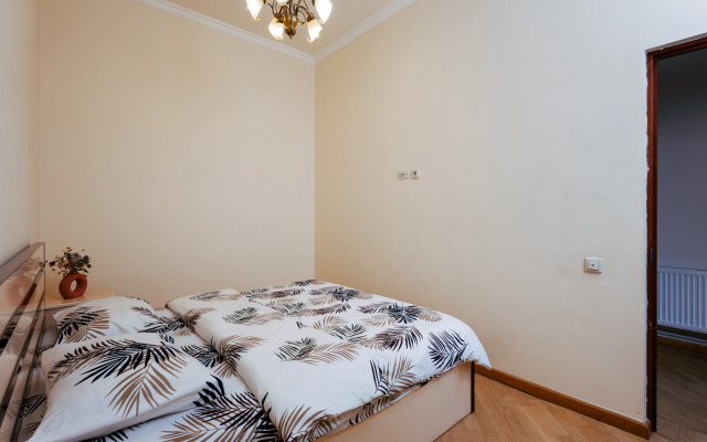 2-K v Novostroyke, Ulitsa Arama, Di480 Flat