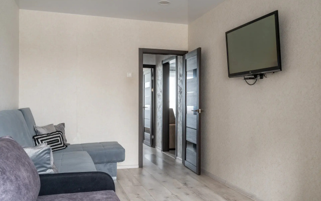 Apartamenty Prostornye trehkomnatnye v sagovoj dostupnosti ot aeroporta Kol'covo