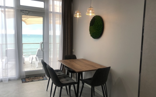 VIP Krasivye Glazki Flat