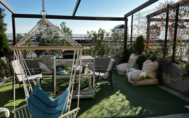 S Ogromnoy Terrasoy Flat