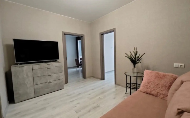 Sirenevaya fantaziya v ZhK Na Semi Holmah Flat