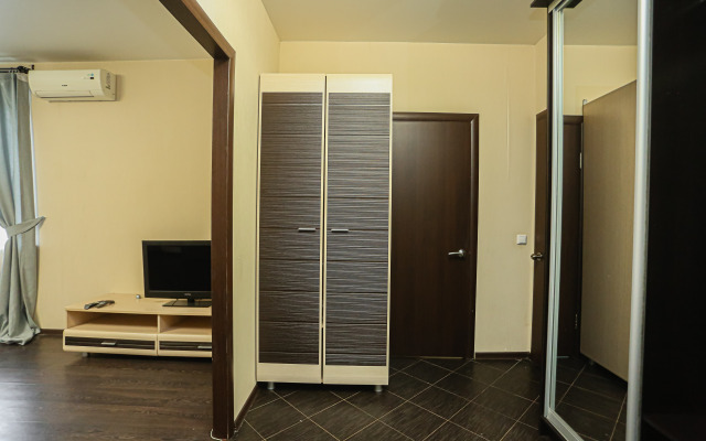 Na Beregu Reki Flat