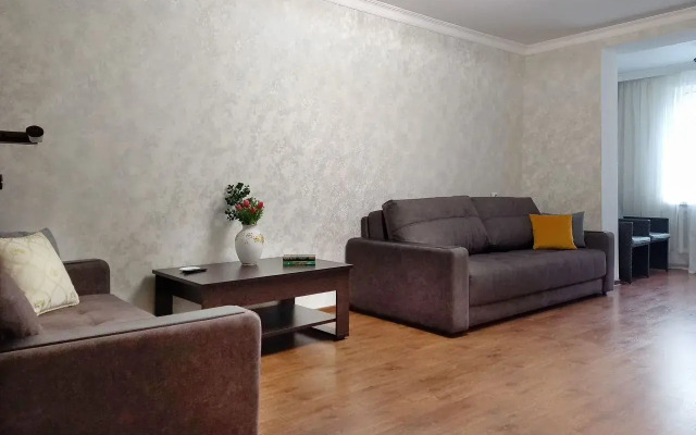 Квартира со Свoим Двором и Гаражом