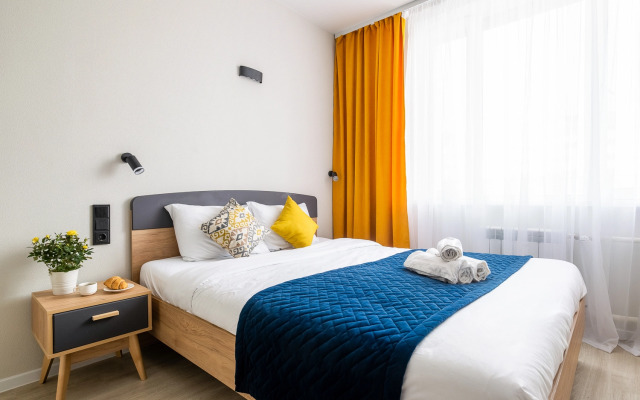 Yarkaya studiya ryadom s naberezhnoj i kondicionerom Flat