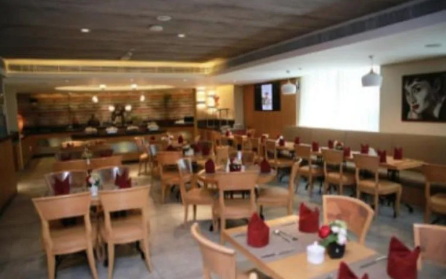 Versailles by Vieras Hotel
