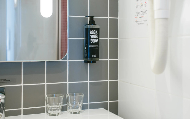 Ibis Oktyabr'skoe Pole Hotel