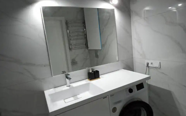 Dvukhkomnatnyje Atlas Na 1 Linii U Morya Apartments