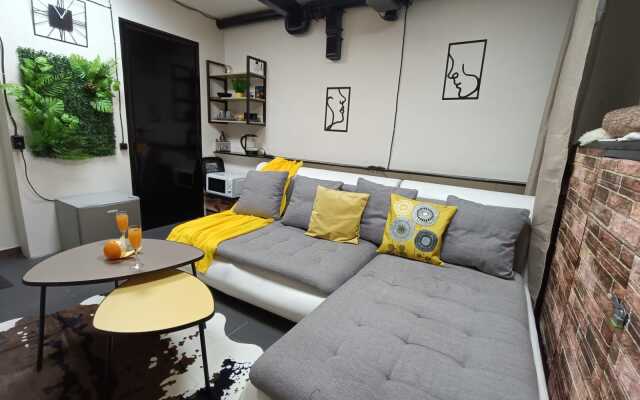 Kino Apartament Na Komsomolskoy Apartments