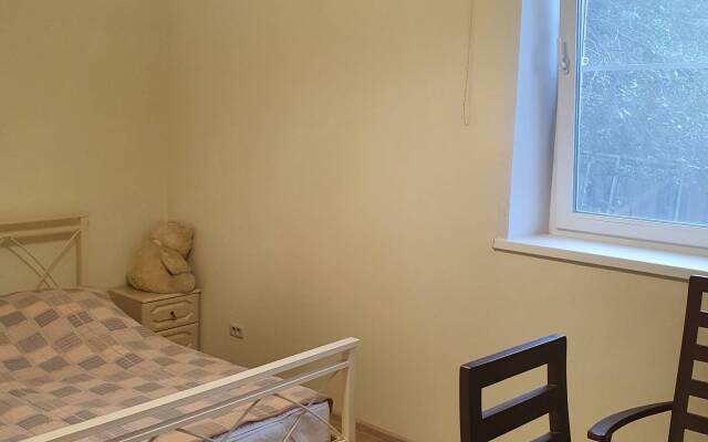 Na Novo-Revolyutsionnoy Guest House
