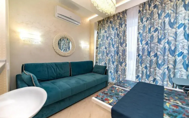 Na Samom Beregu Chyornogo Morya Flat
