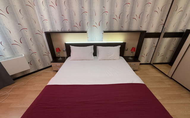 Tut Khorosho Na Surikova 53a 3 Flat