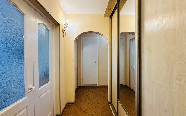 Uyutnaya Dvukhkomnatnaya Nedaleko Ot Trk Planeta Flat