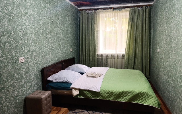 V Kamenske-Shakhtinskom Flat