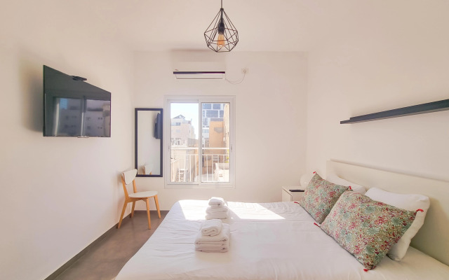 Geula Tulipe Apartments