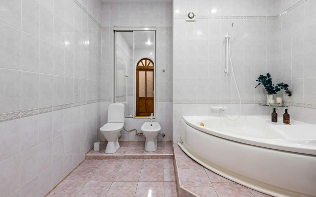 Квартира GM Apartments Новая и тихая Трехкомнатная на Тверской