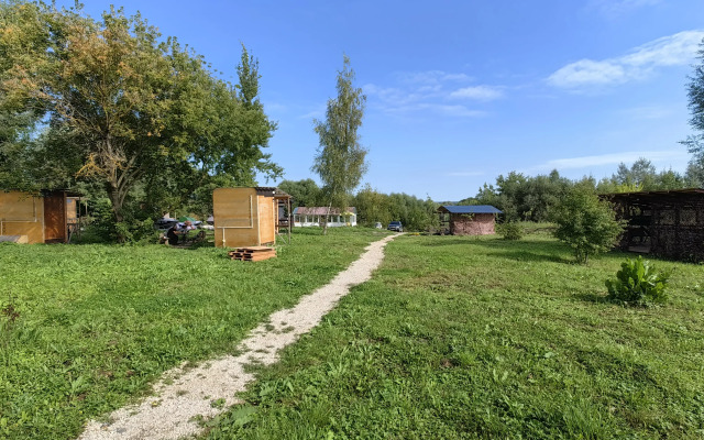 Glamping Nomad by the river