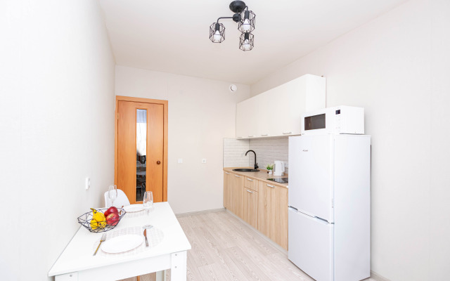 Svetlaya Uyutnaya Odnushka U Komsomolskoy Ploschadi  Apartments