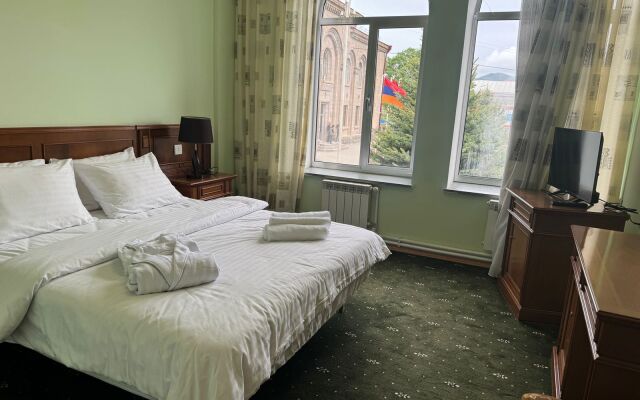 Lalaner Hotel