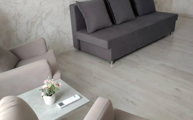 2-K Ulitsa Krasny Spusk 26 Flat