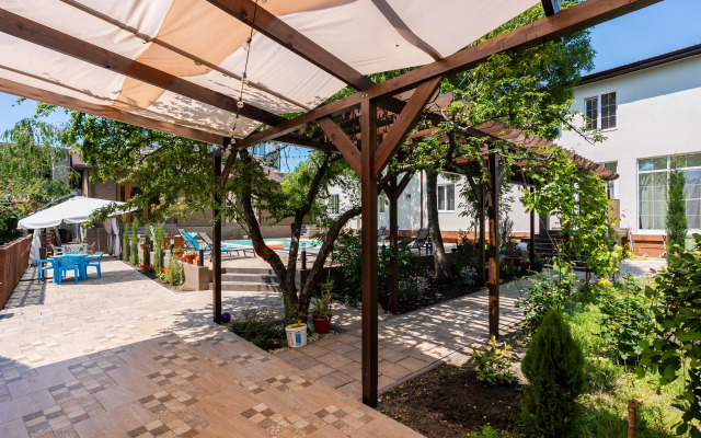 Nikos Guest House