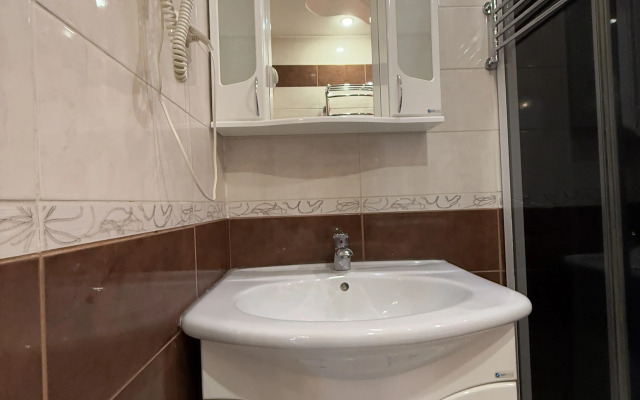Tut Khorosho Na Surikova 53a 2 Flat