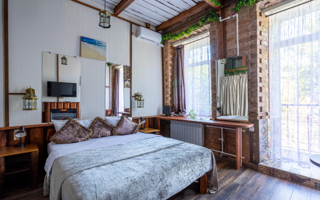 Romanticheskaya Studiya S Kaminom I Balkonom Flat