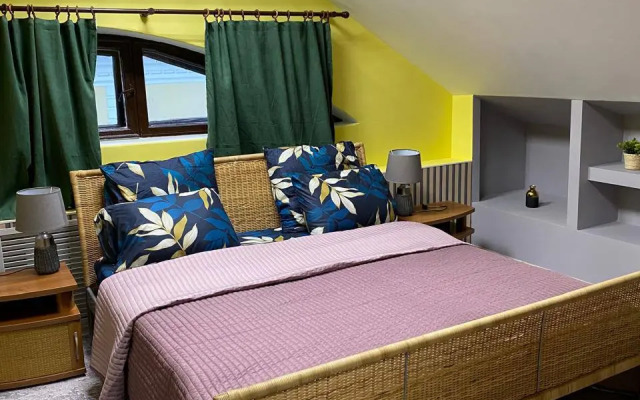 Меблированная комната Роза на ул. Большая Покровская, 48