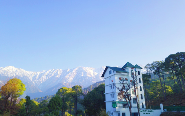 Saheb's Castle - The Maclo Hotel
