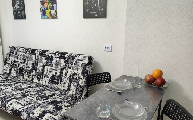 Dvushka Derzkie Koty Milye Pyosiki Flat