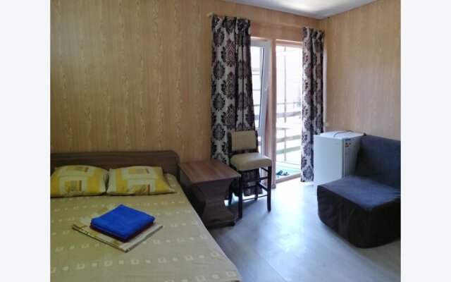 Na Uyutnoy 10 Guest House