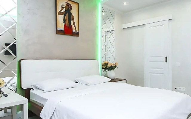 Апартаменты на Мелик Карамова 4