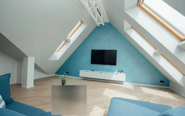 Квартира с Мансардными Окнами и Видом на Море