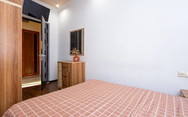 2-K, Ulitsa Amiryana, Am104 Flat