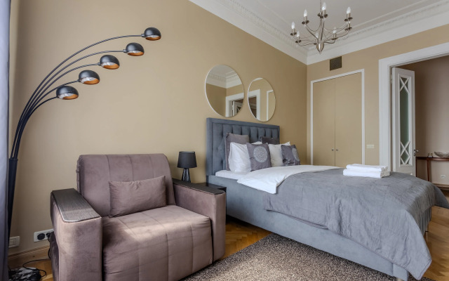 Апартаменты Люкс с Панорамным Видом на Реку: Изба/Котельническая Высотка