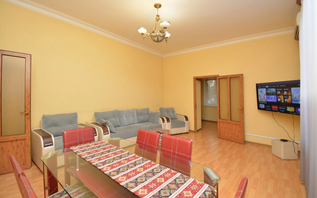 Metro Apartments Flat