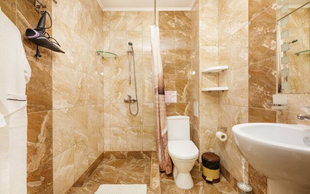 Leonsia Hotel