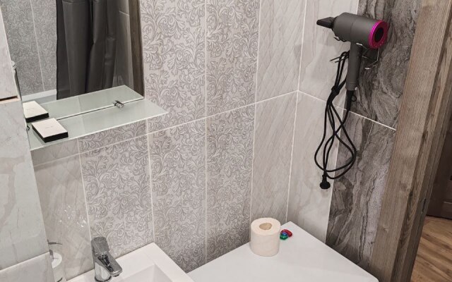 S kondicionerom i parkovkoj Flat