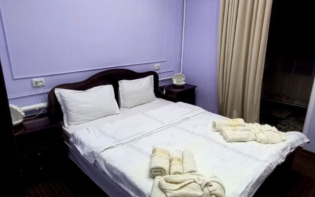 Uyut Hotel