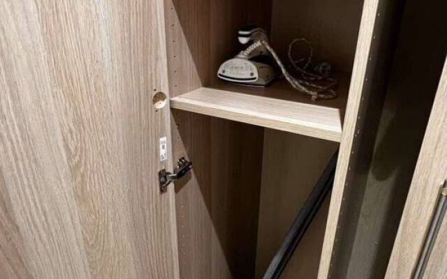 Na Naberezhnoj Bolshoj Hevki Flat
