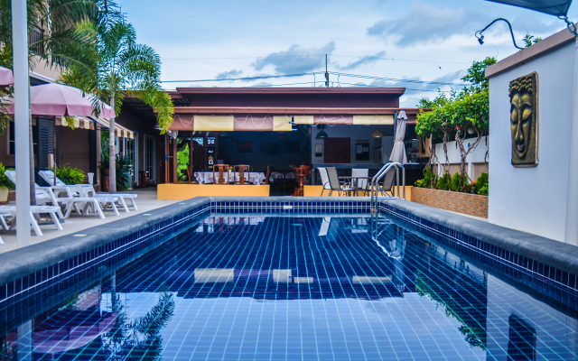 4 Palms Resort Hotel