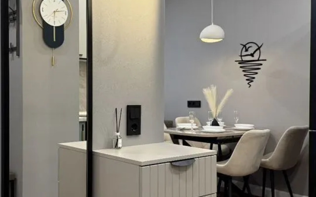 Апартаменты с новым ремонтом на Ивана Беличенко 92к4