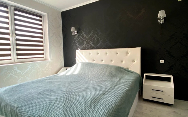 V Tikhom Zelyonom Mikrorayone Flat