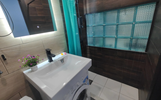 Апартаменты отличная студия напротив Сибади в центре Нефтяников