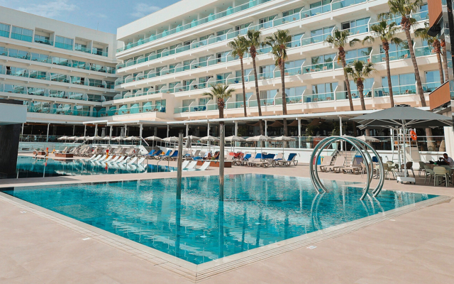 Cavo Maris Beach Hotel